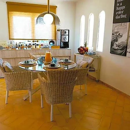 Moments Bed and breakfast 3*