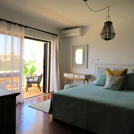 Moments Bed & Breakfast *