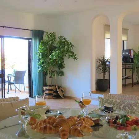 Bed & Breakfast Moments